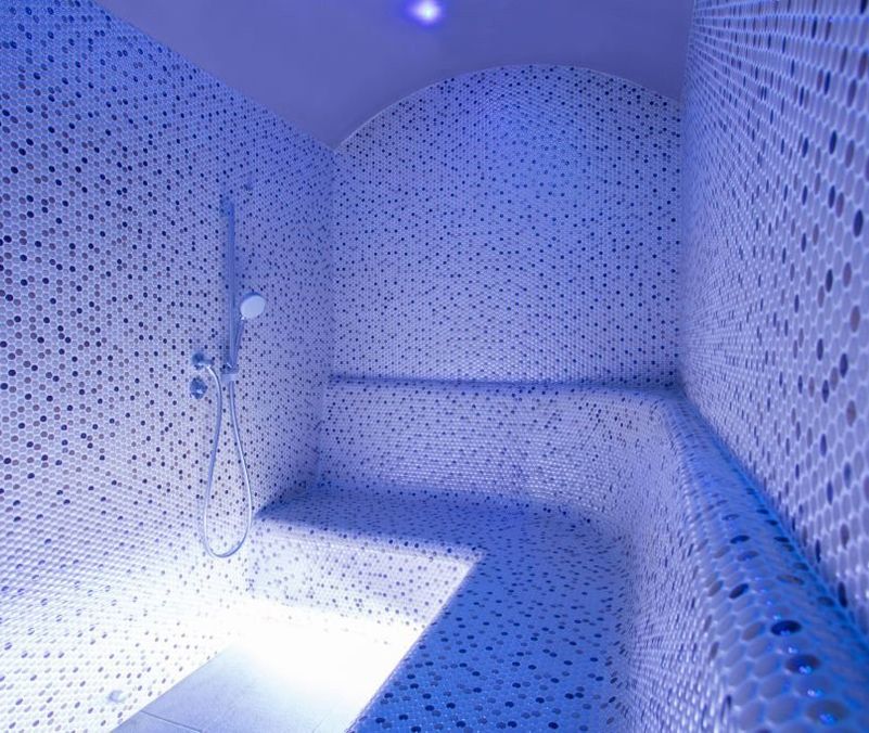 hammam-carrelage-lumiere-bleue-800x676 hammam-carrelage-lumiere-bleue-800x676