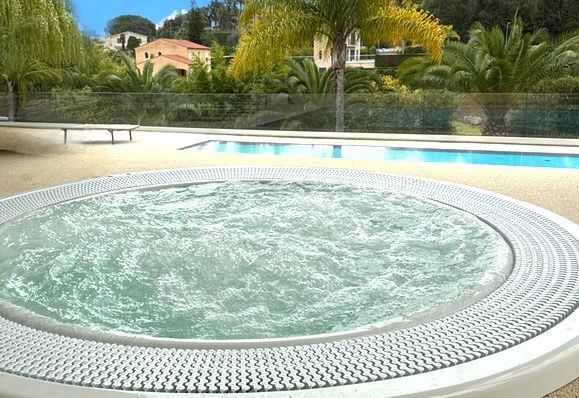 spa-bouillonant-en-exterieur spa-bouillonant-en-exterieur